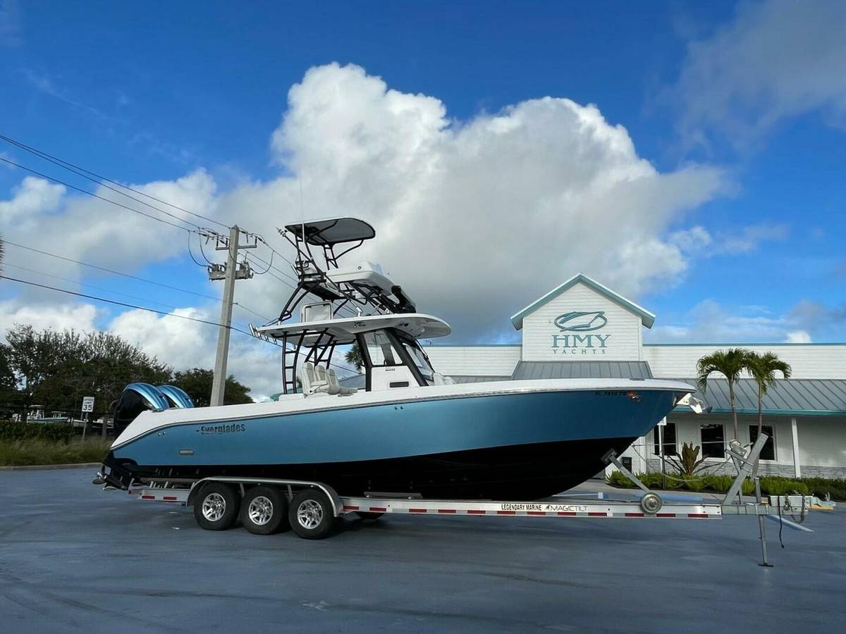 2022 Everglades 335 Center Console photo