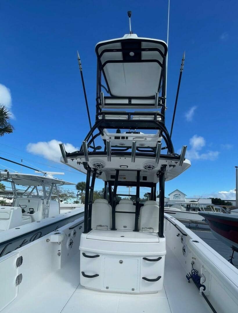 2022 Everglades 335 Center Console photo 9