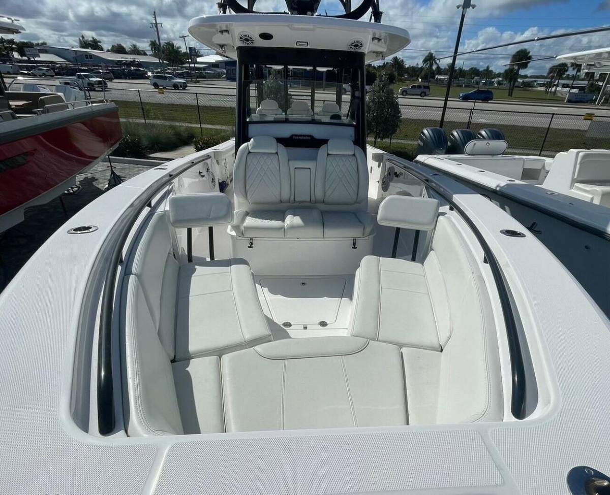 2022 Everglades 335 Center Console photo 35