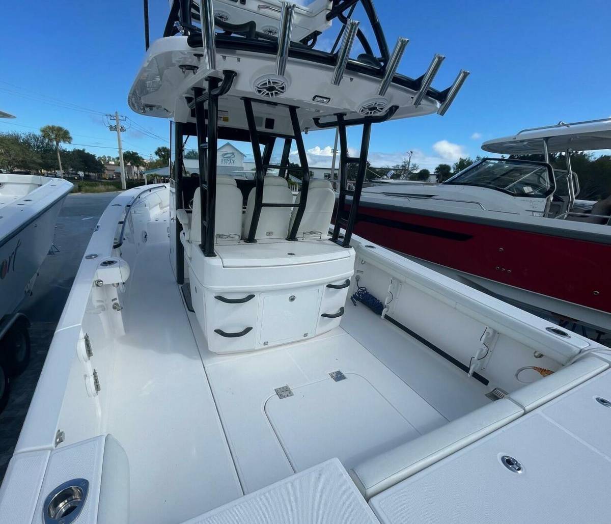 2022 Everglades 335 Center Console photo 10