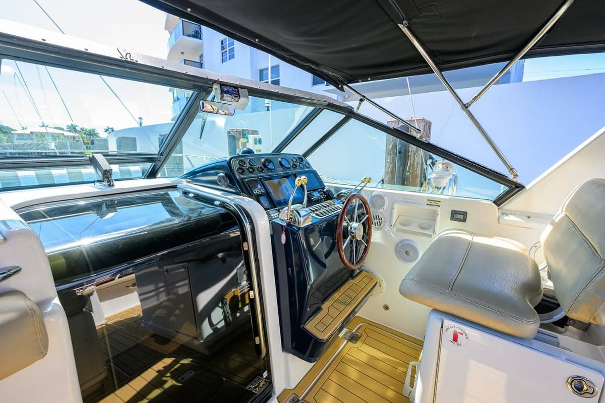 2002 Tiara Yachts 3100 LE "Black Jack" photo 16