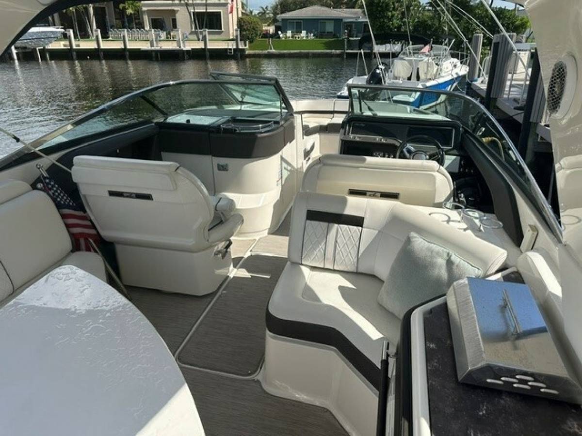 2018 Sea Ray SLX 310 "SALES THERAPY" photo 14