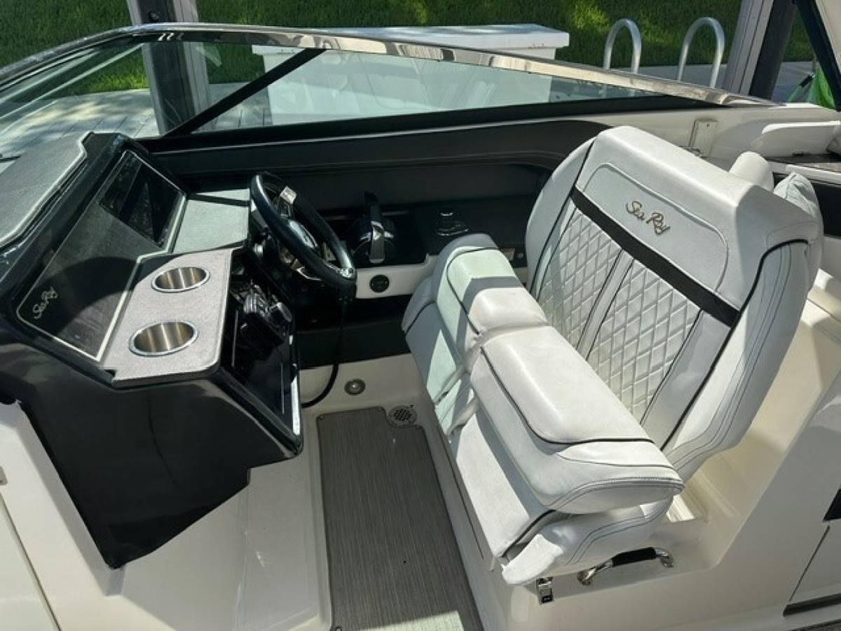 2018 Sea Ray SLX 310 "SALES THERAPY" photo 5