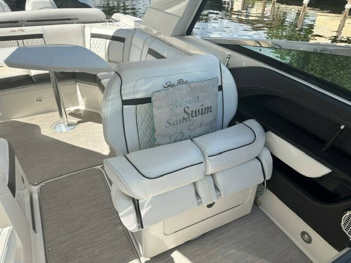 2018 Sea Ray SLX 310 "SALES THERAPY" photo 7