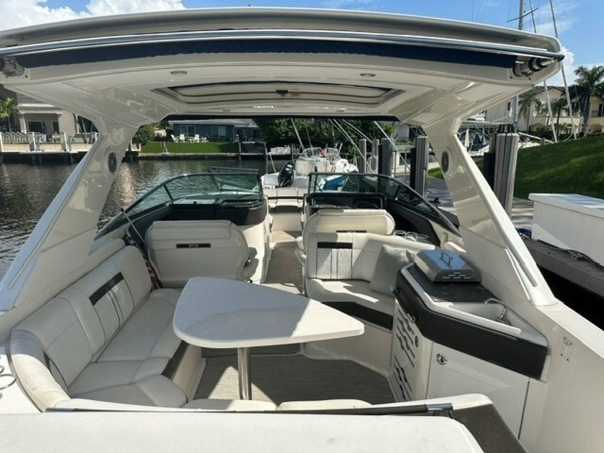 2018 Sea Ray SLX 310 "SALES THERAPY" photo 13