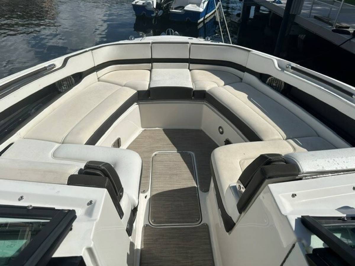 2018 Sea Ray SLX 310 "SALES THERAPY" photo 9