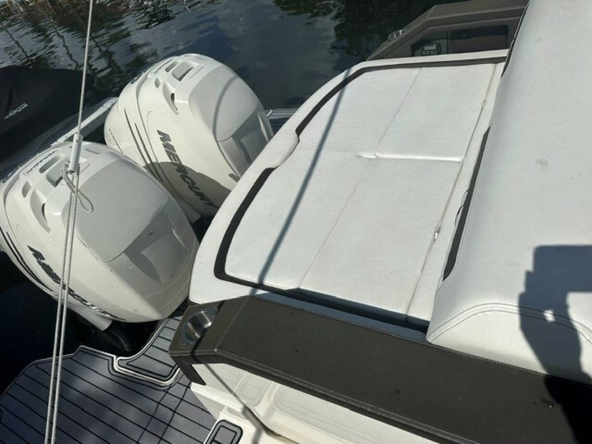2018 Sea Ray SLX 310 "SALES THERAPY" photo 15