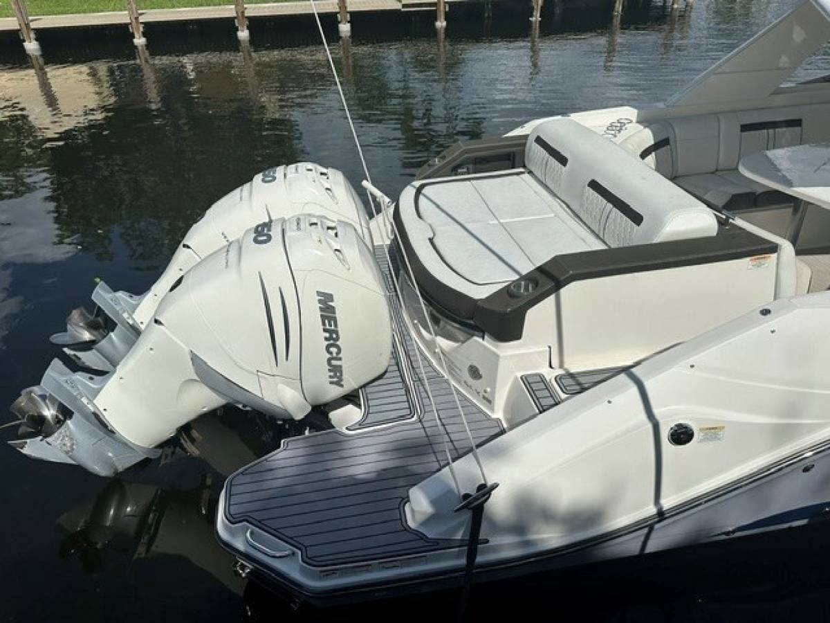 2018 Sea Ray SLX 310 "SALES THERAPY" photo 16