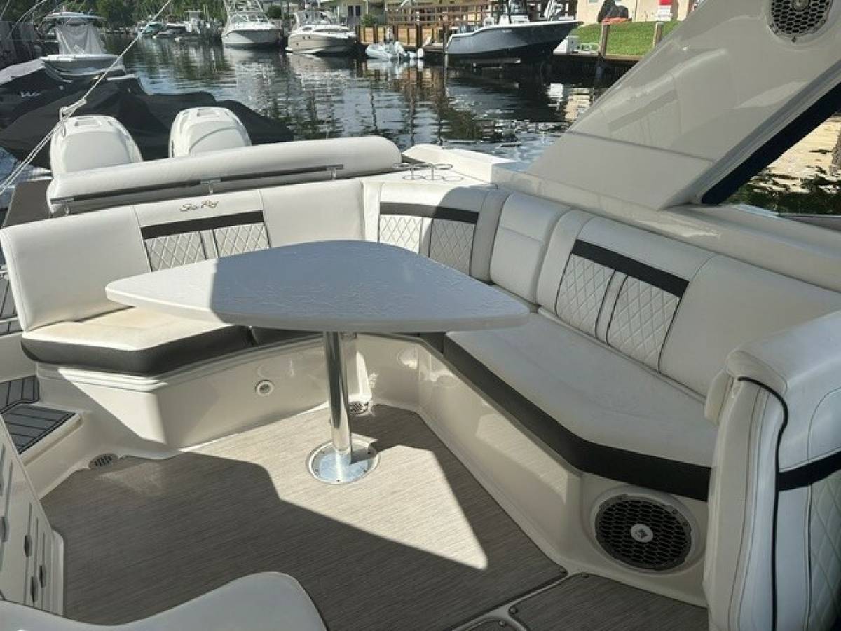 2018 Sea Ray SLX 310 "SALES THERAPY" photo 8