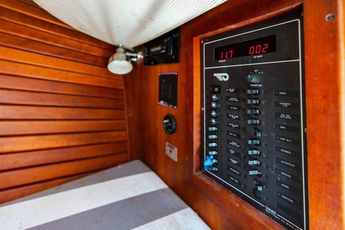2004 Hinckley Talaria 29 R "Tira Bella" photo 30