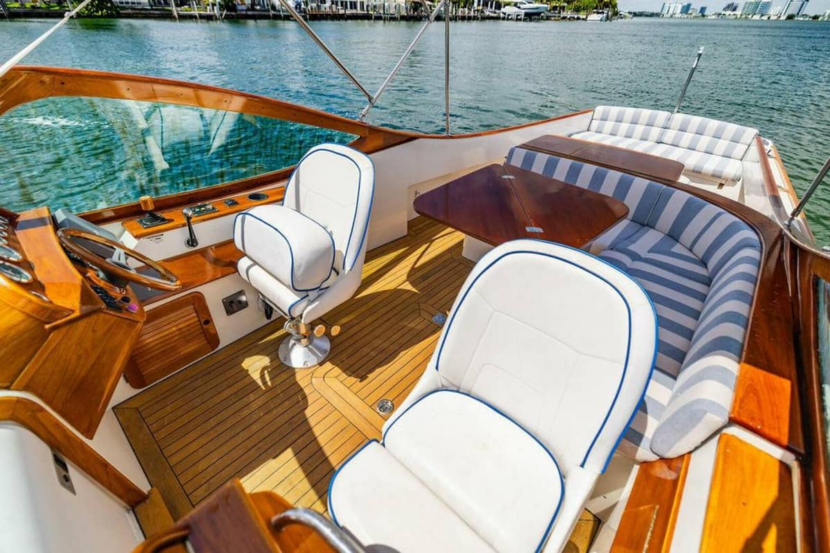 2004 Hinckley Talaria 29 R "Tira Bella" photo 13