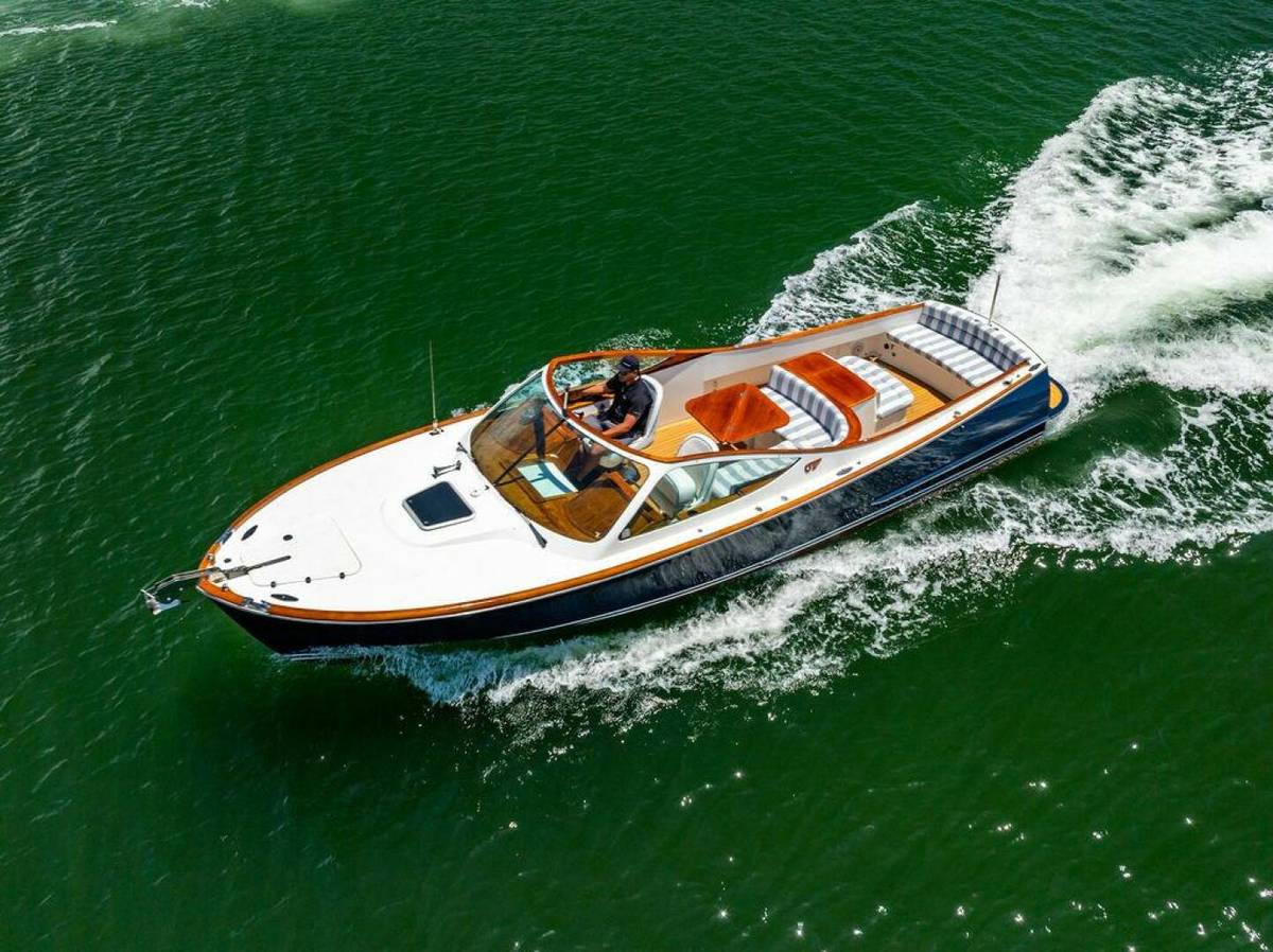 2004 Hinckley Talaria 29 R "Tira Bella" photo 9
