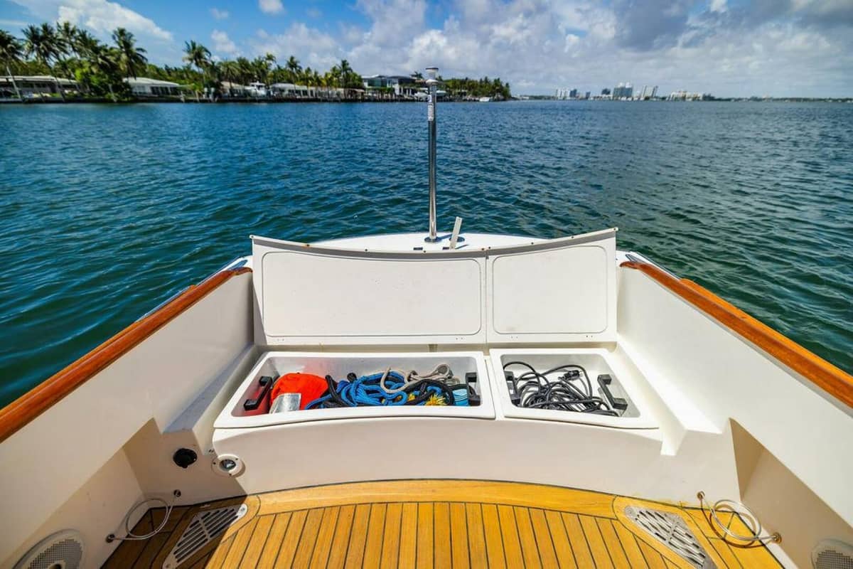 2004 Hinckley Talaria 29 R "Tira Bella" photo 28