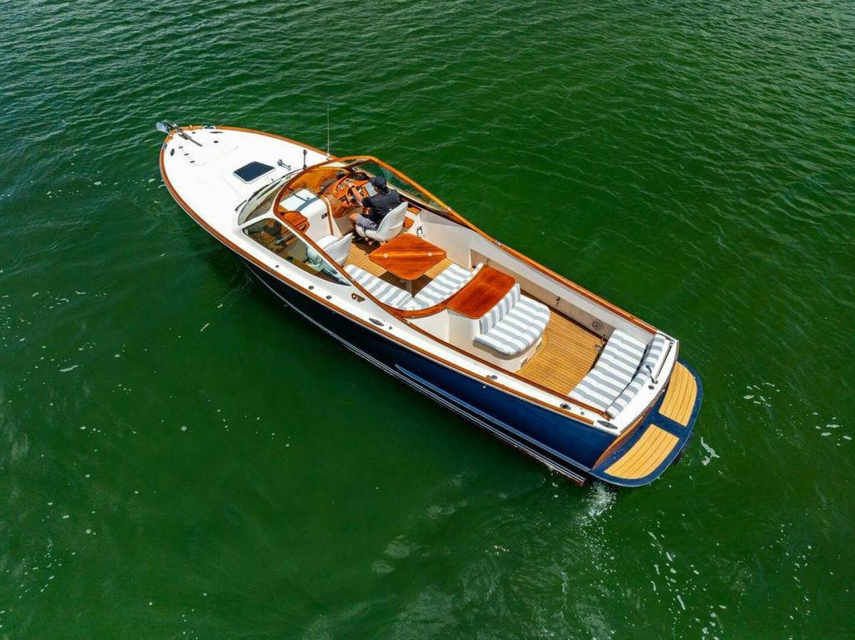 2004 Hinckley Talaria 29 R "Tira Bella" photo 2