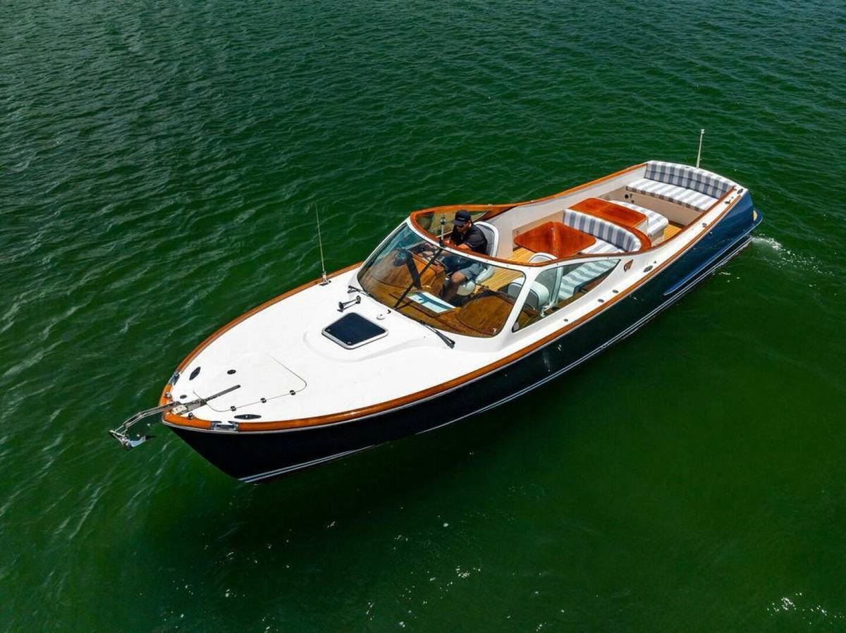 2004 Hinckley Talaria 29 R "Tira Bella" photo 5