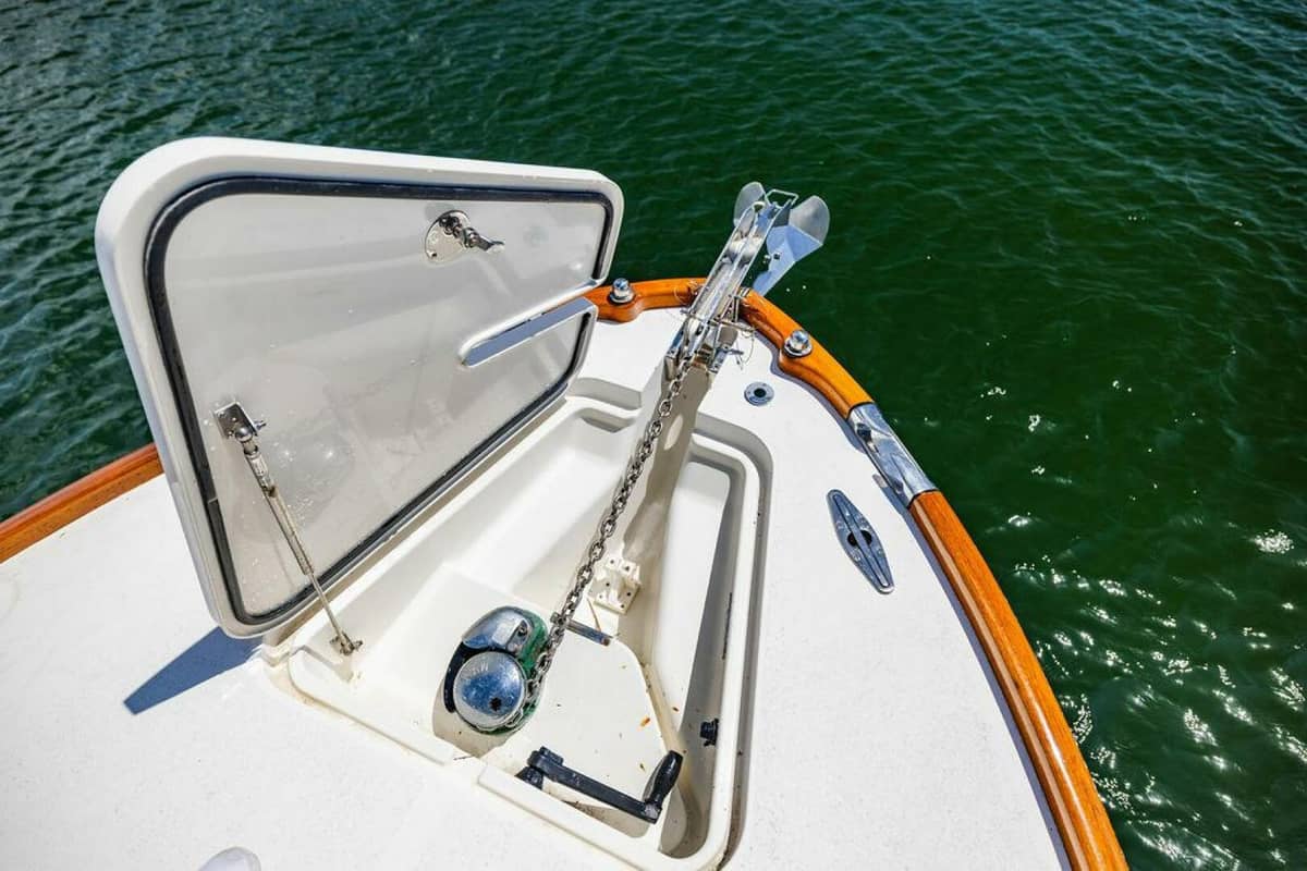 2004 Hinckley Talaria 29 R "Tira Bella" photo 12