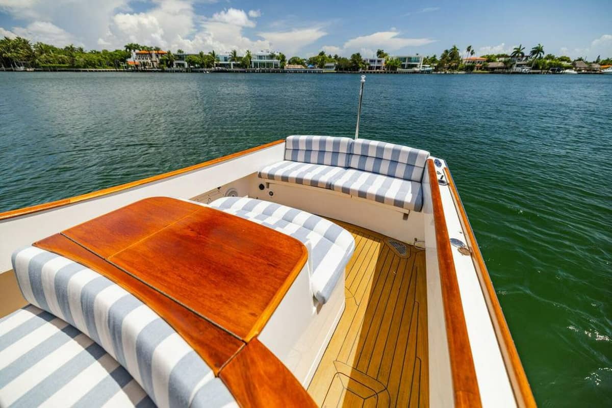 2004 Hinckley Talaria 29 R "Tira Bella" photo 10