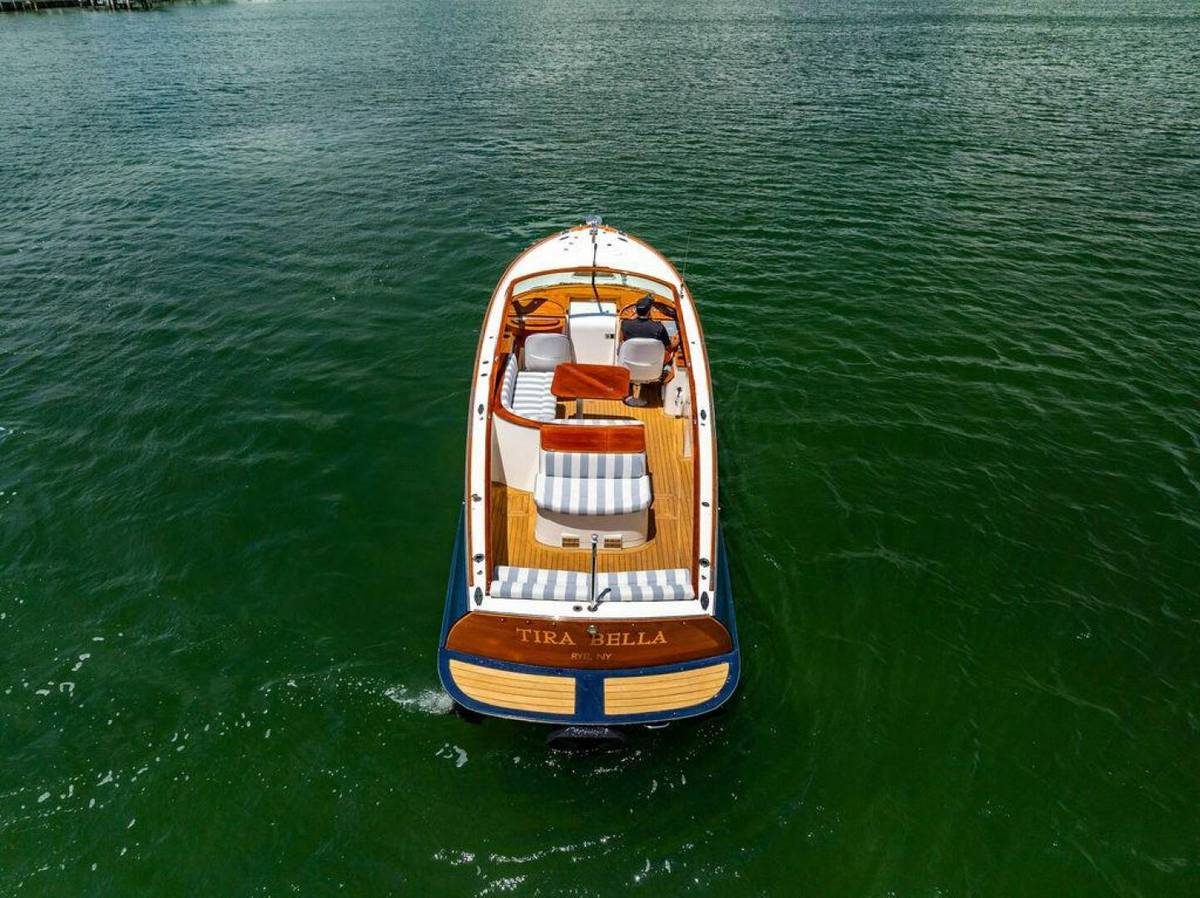 2004 Hinckley Talaria 29 R "Tira Bella" photo 3