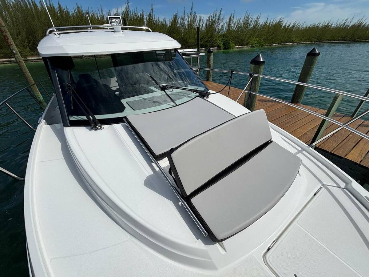 2020 Jeanneau NC895 "Knot Work'N" photo 18