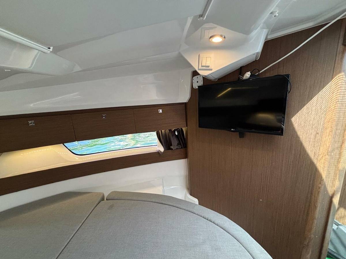 2020 Jeanneau NC895 "Knot Work'N" photo 10
