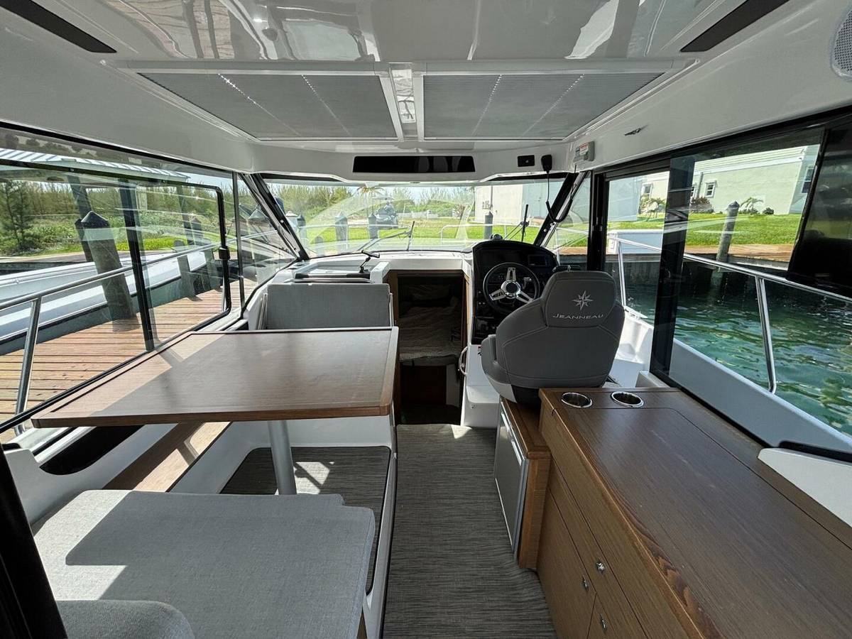 2020 Jeanneau NC895 "Knot Work'N" photo 4