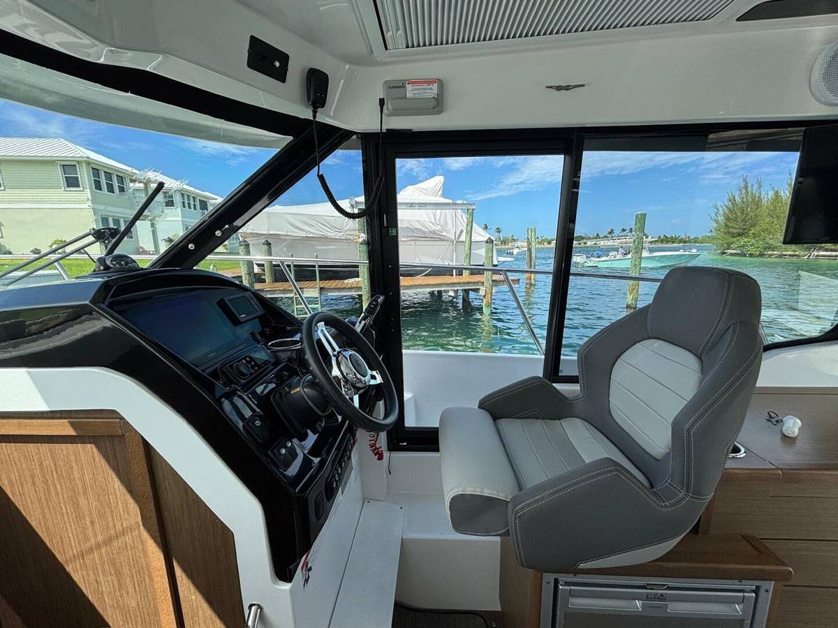 2020 Jeanneau NC895 "Knot Work'N" photo 8
