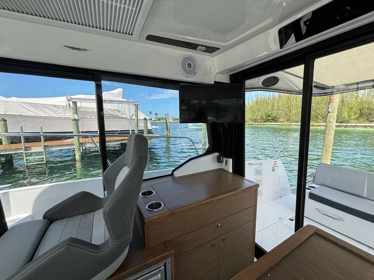 2020 Jeanneau NC895 "Knot Work'N" photo 3
