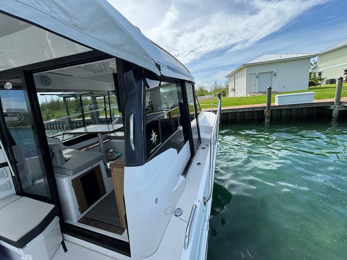 2020 Jeanneau NC895 "Knot Work'N" photo 14