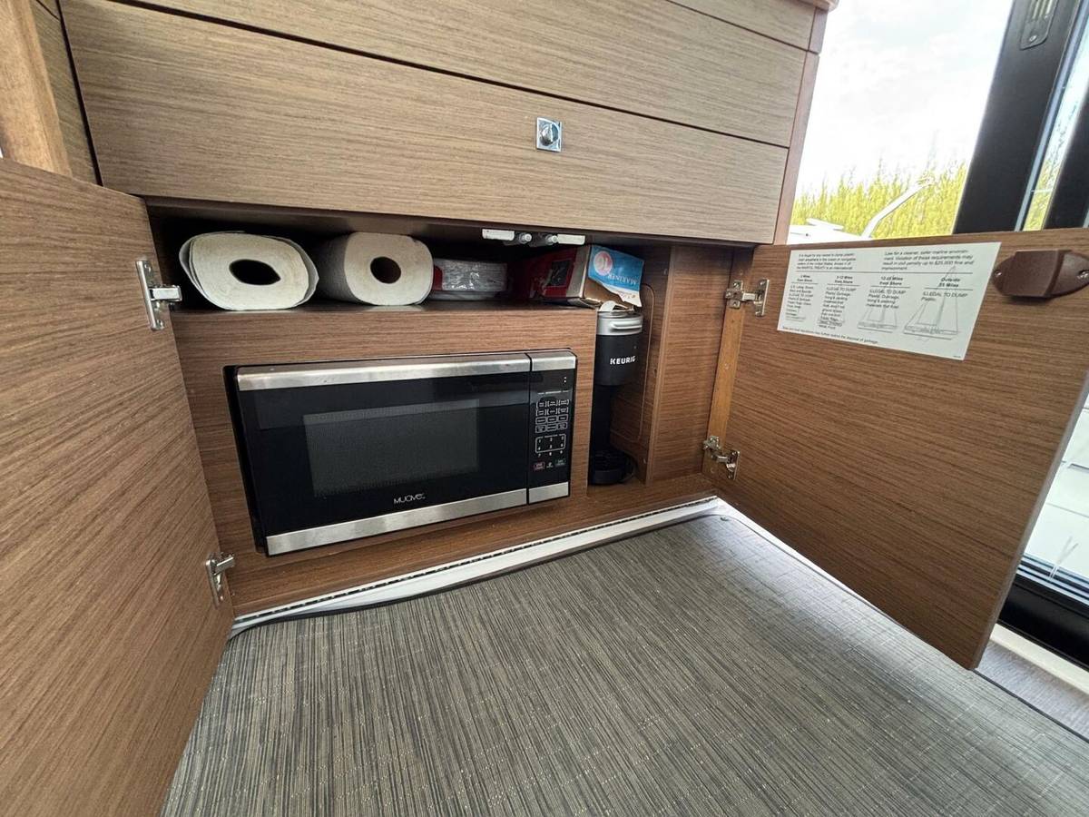 2020 Jeanneau NC895 "Knot Work'N" photo 13