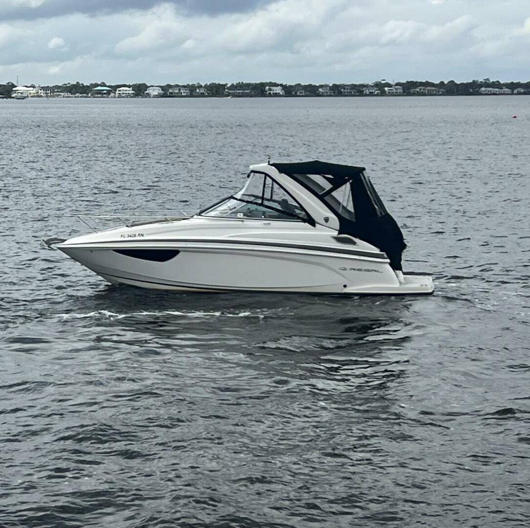 2018 Regal 28 Express photo 4