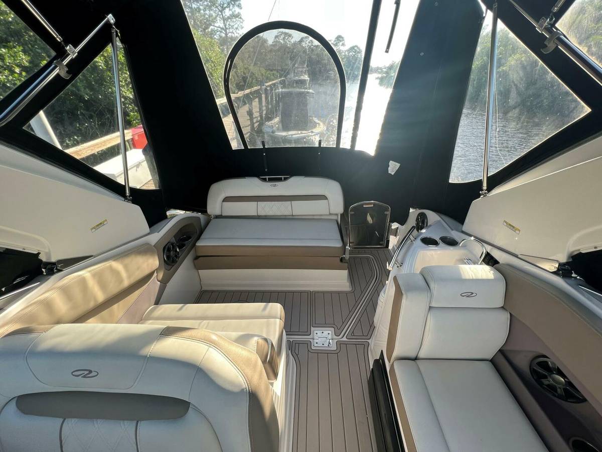 2018 Regal 28 Express photo 5
