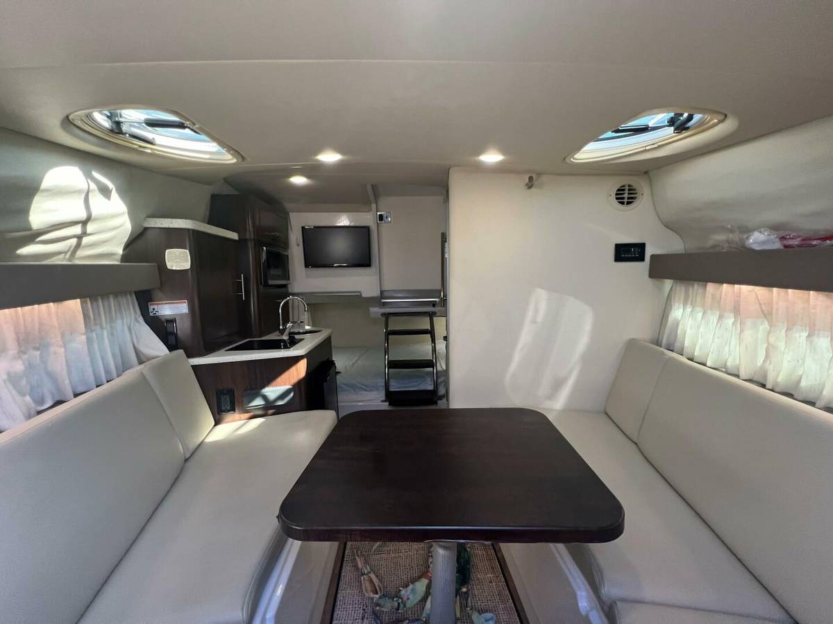 2018 Regal 28 Express photo 13