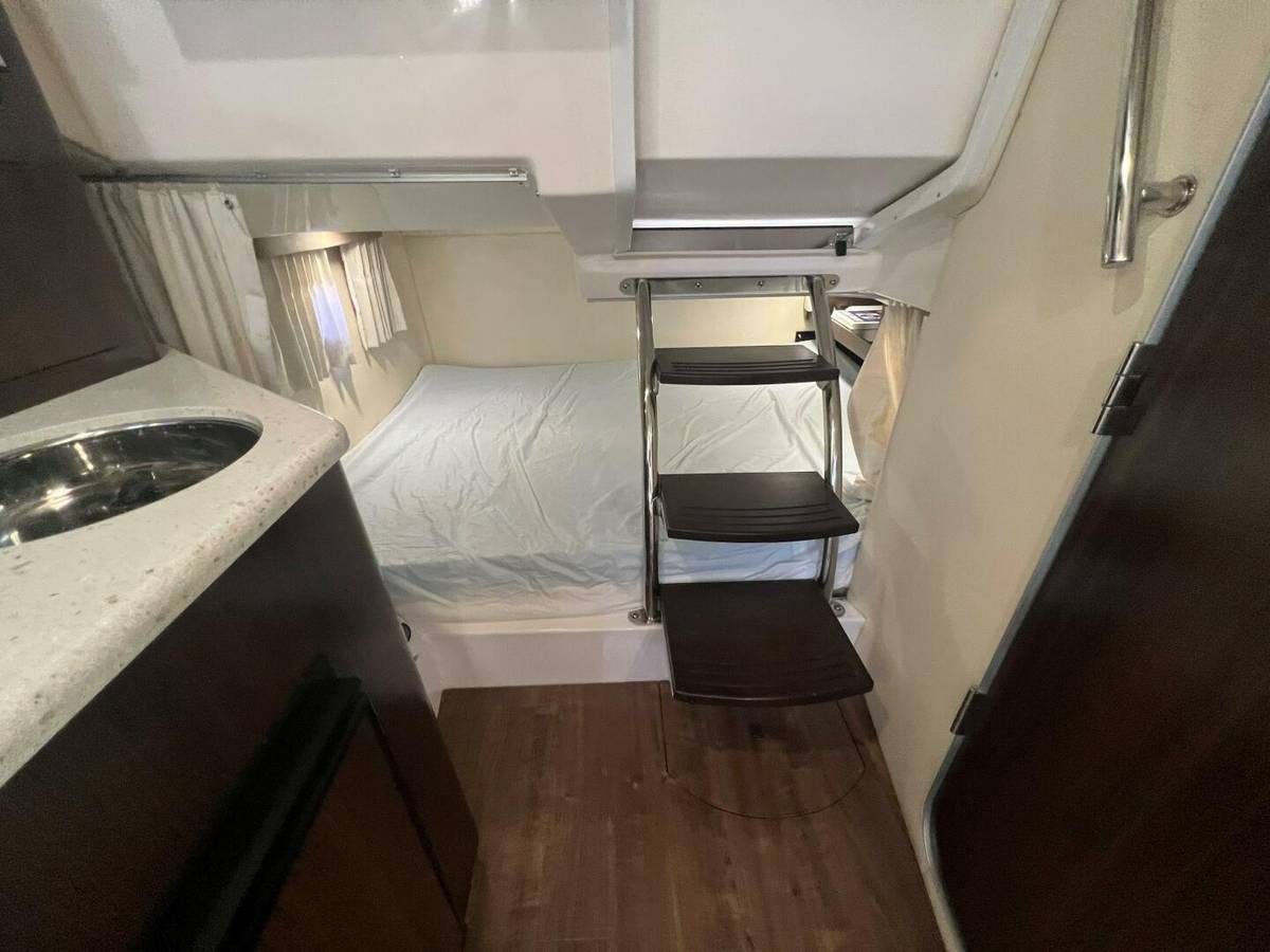 2018 Regal 28 Express photo 15