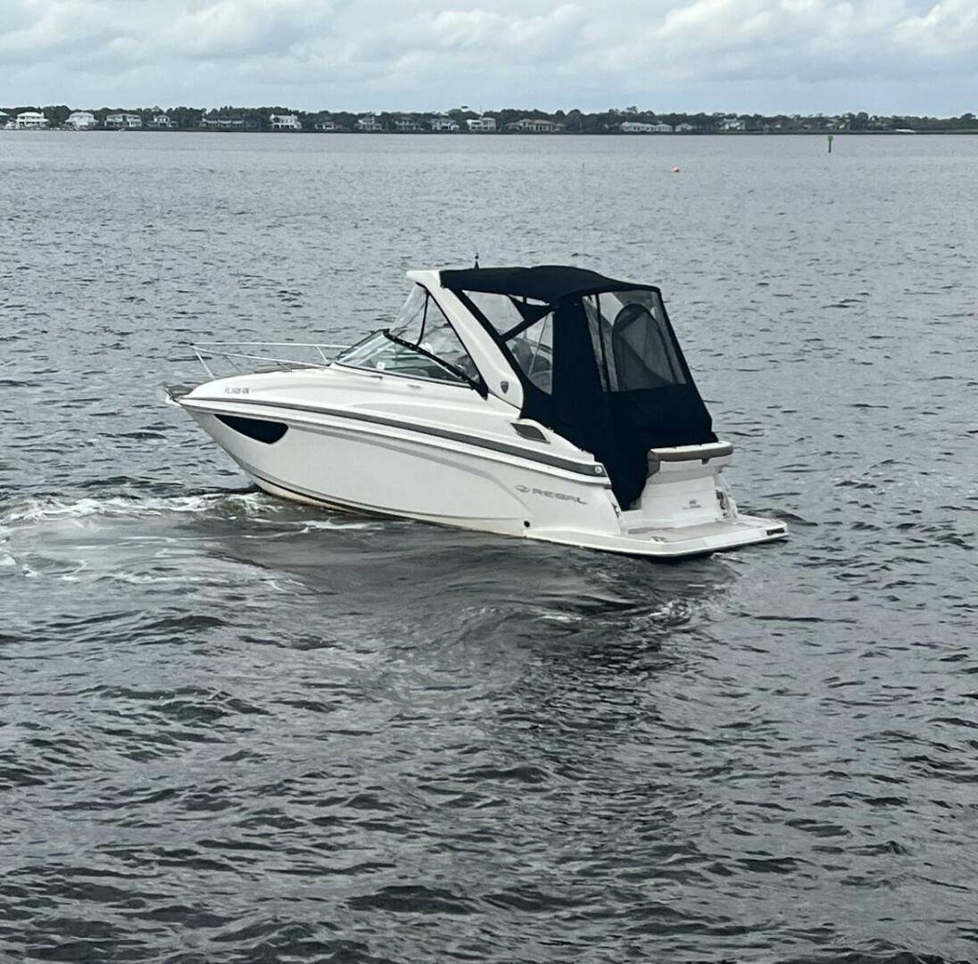 2018 Regal 28 Express photo
