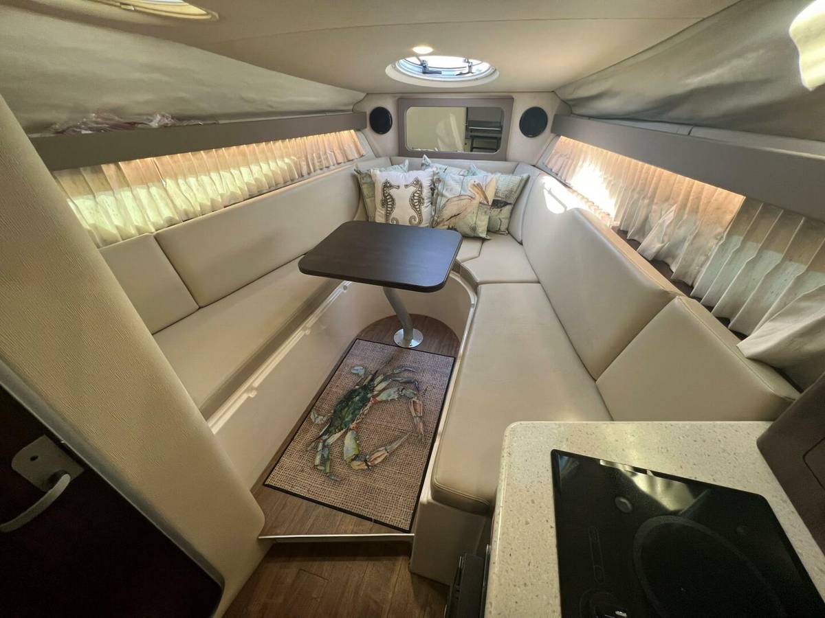 2018 Regal 28 Express photo 12