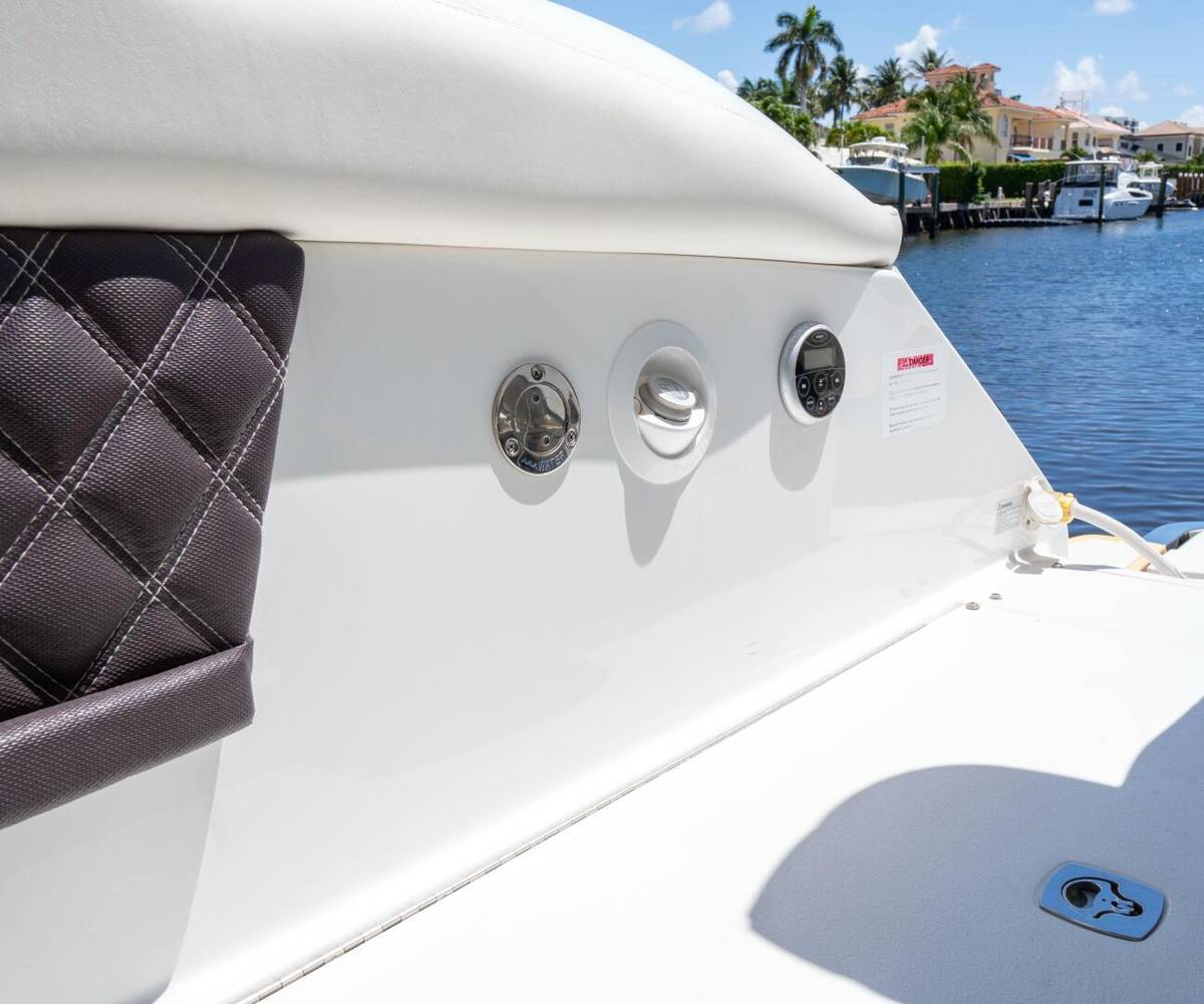 2013 Cobalt 28 "Unplugged" photo 7