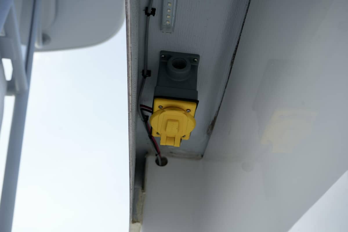 2024 Reef Runner Center Console photo 28