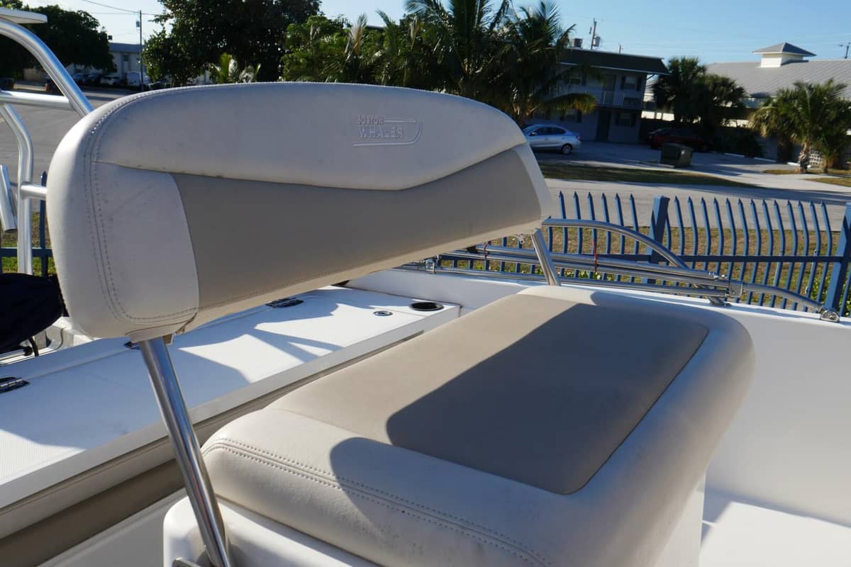 2020 Boston Whaler 210 Dauntless photo 9