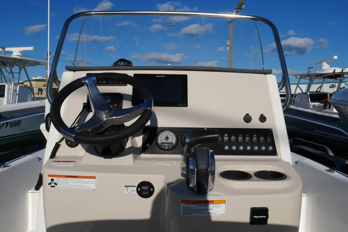 2020 Boston Whaler 210 Dauntless photo 11