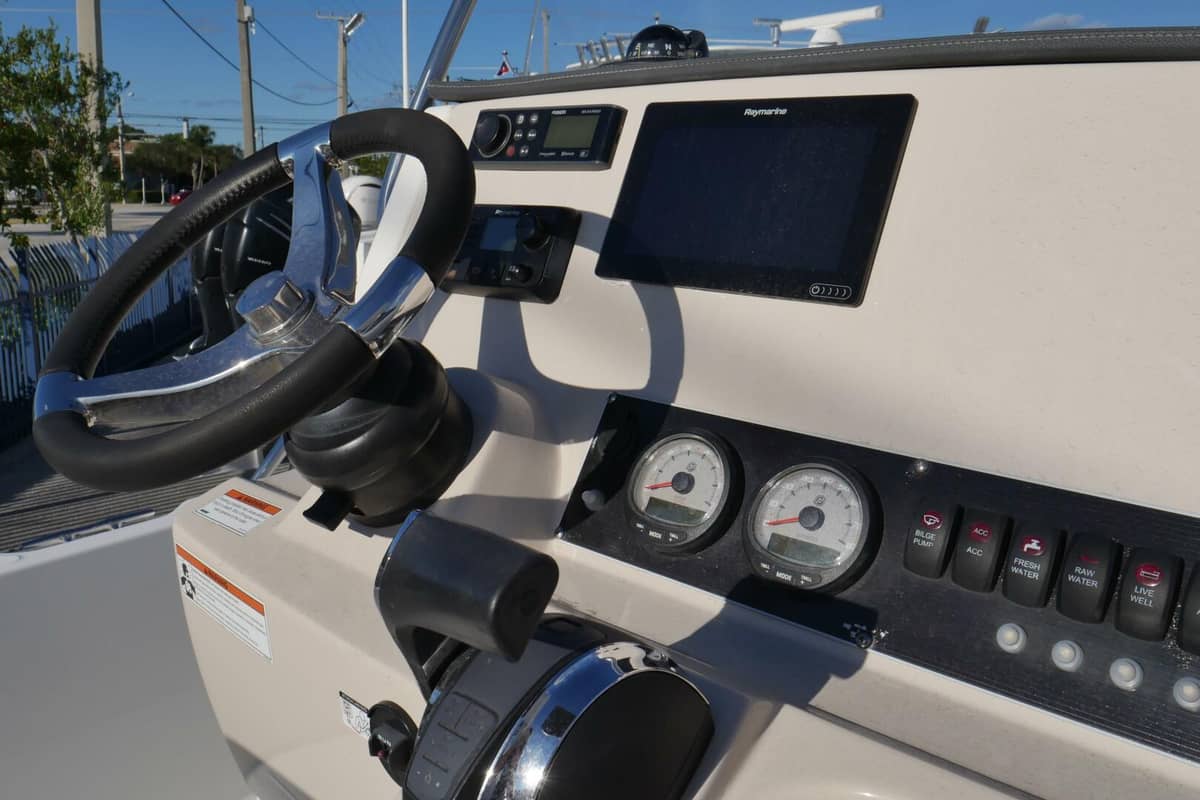2020 Boston Whaler 210 Dauntless photo 12