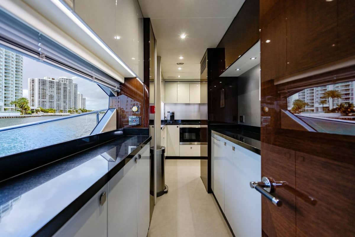 2019 Sunseeker 95 Motor Yacht "Star of the Sea" photo 43