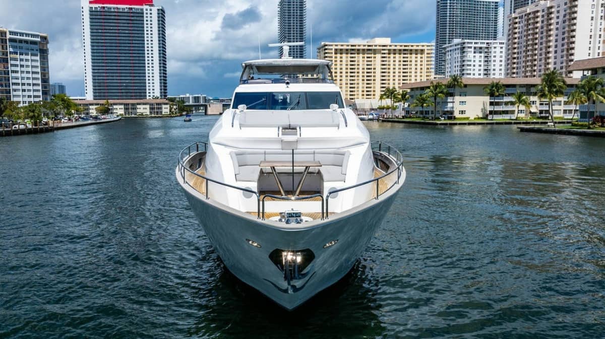 2019 Sunseeker 95 Motor Yacht "Star of the Sea" photo 3