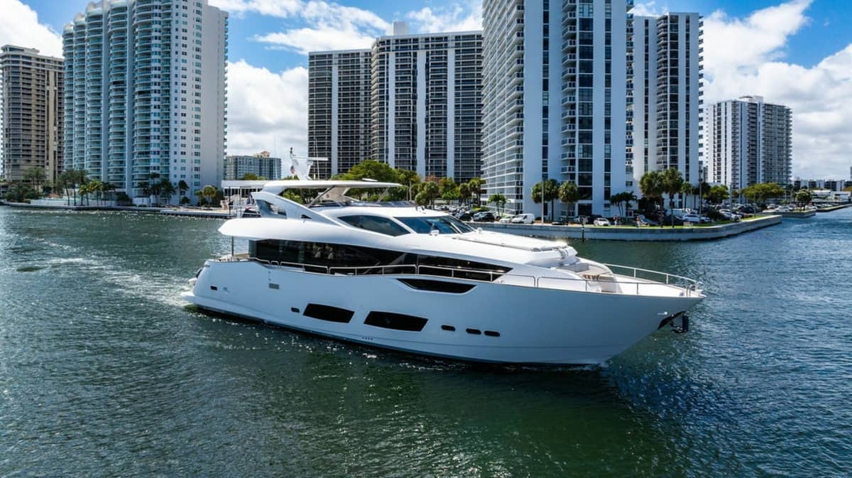 2019 Sunseeker 95 Motor Yacht "Star of the Sea" photo 2