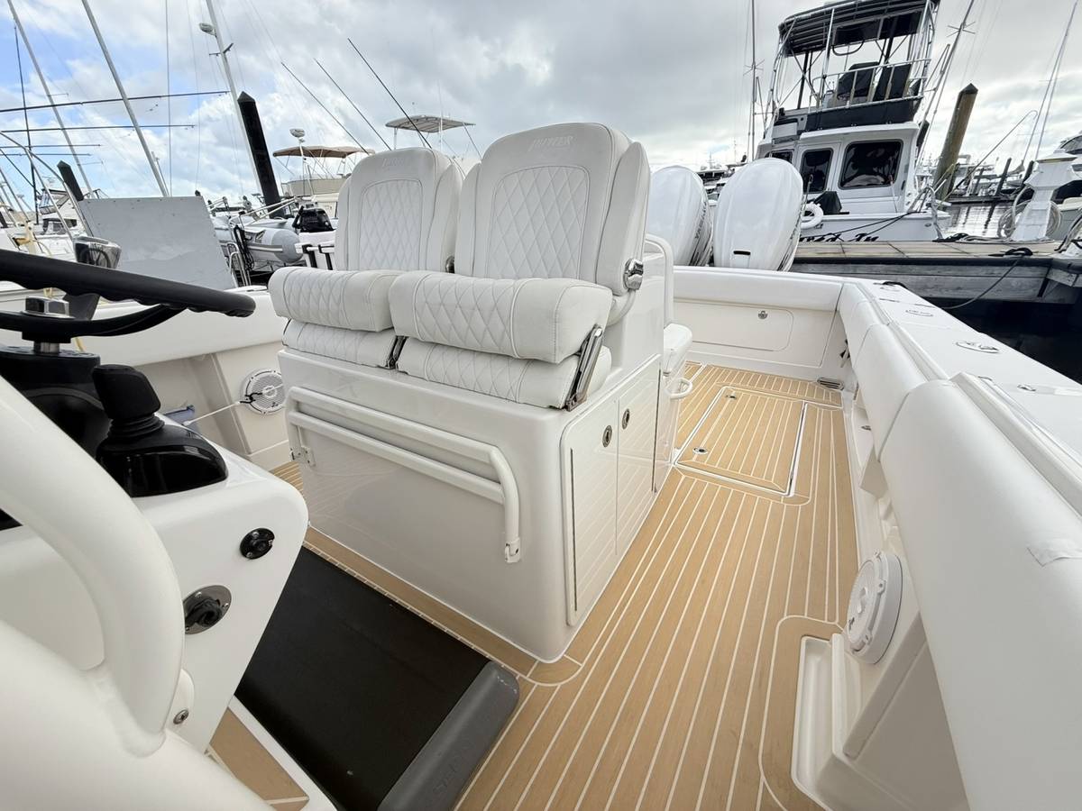 2020 Jupiter 38HFS "PLAYPEN" photo 10