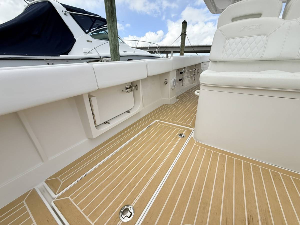 2020 Jupiter 38HFS "PLAYPEN" photo 25