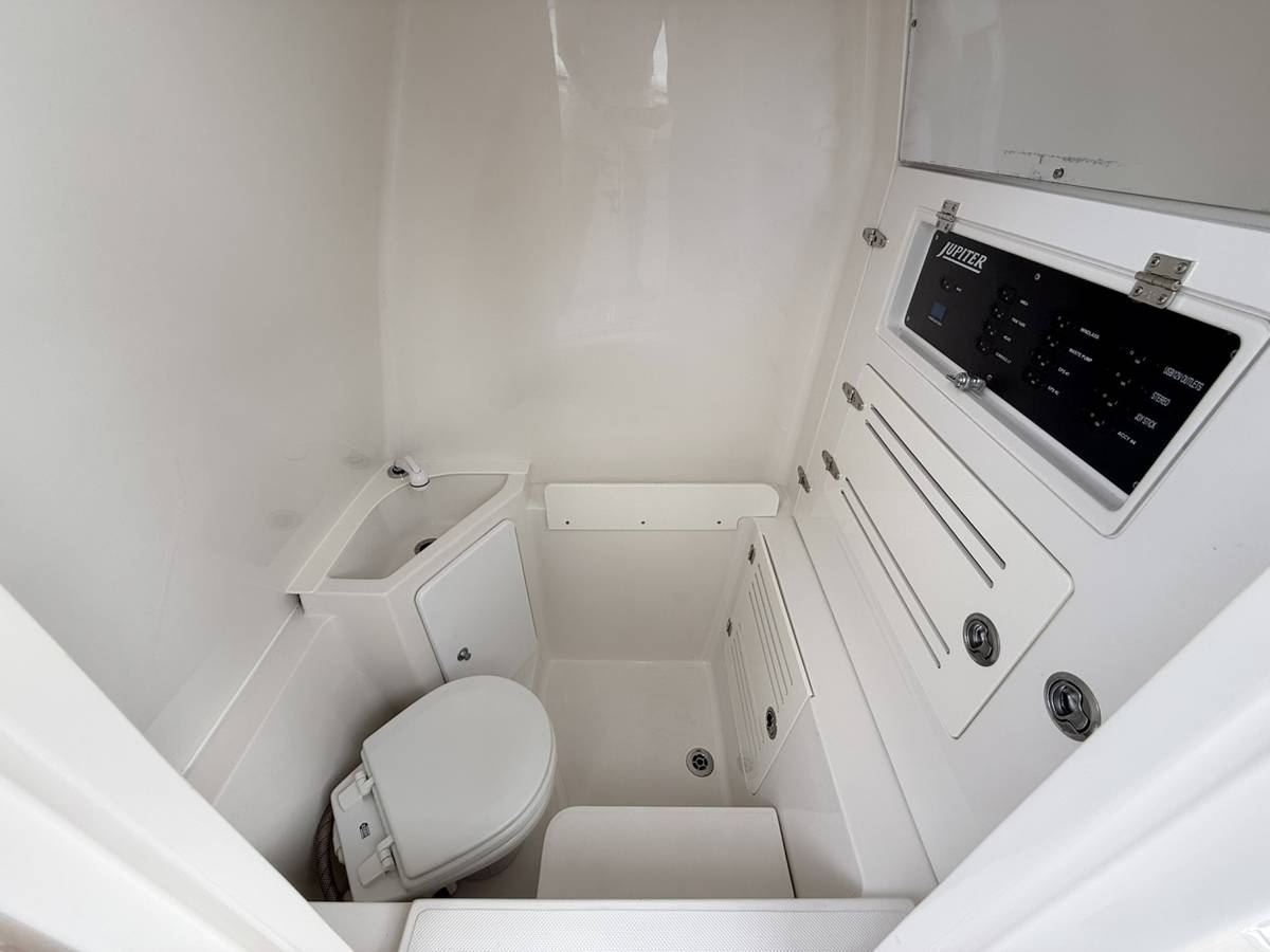 2020 Jupiter 38HFS "PLAYPEN" photo 18