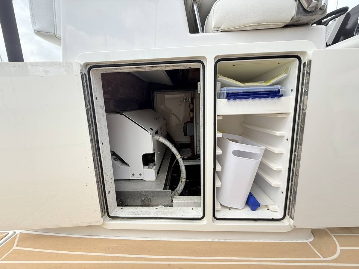 2020 Jupiter 38HFS "PLAYPEN" photo 23