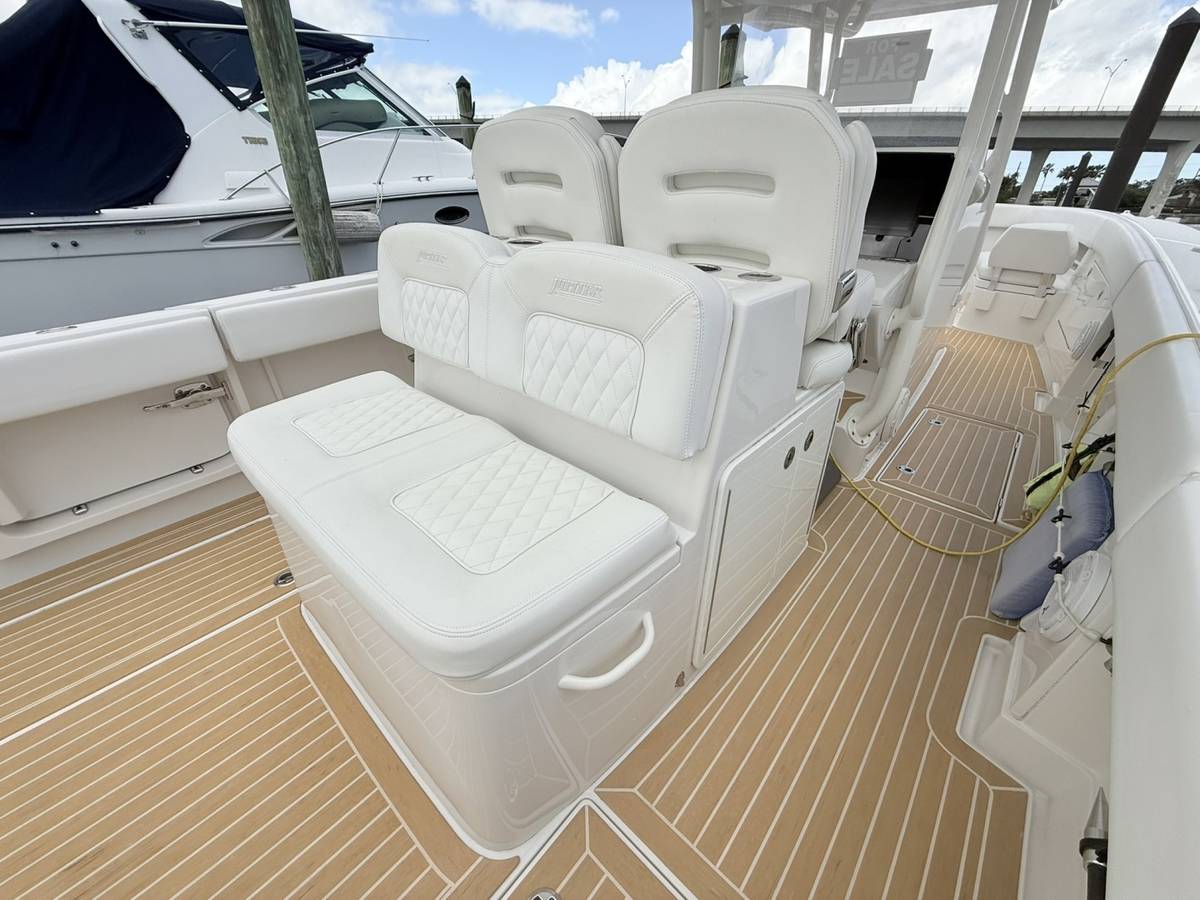 2020 Jupiter 38HFS "PLAYPEN" photo 19
