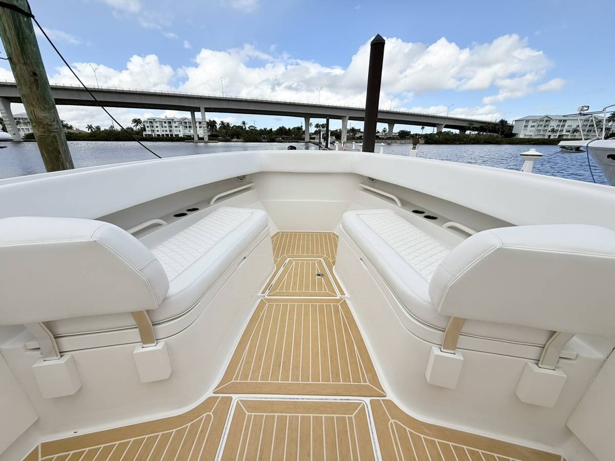 2020 Jupiter 38HFS "PLAYPEN" photo 8