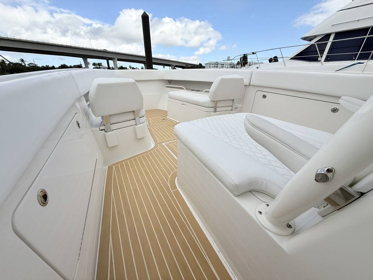 2020 Jupiter 38HFS "PLAYPEN" photo 7